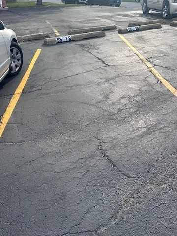 a view of a parking area