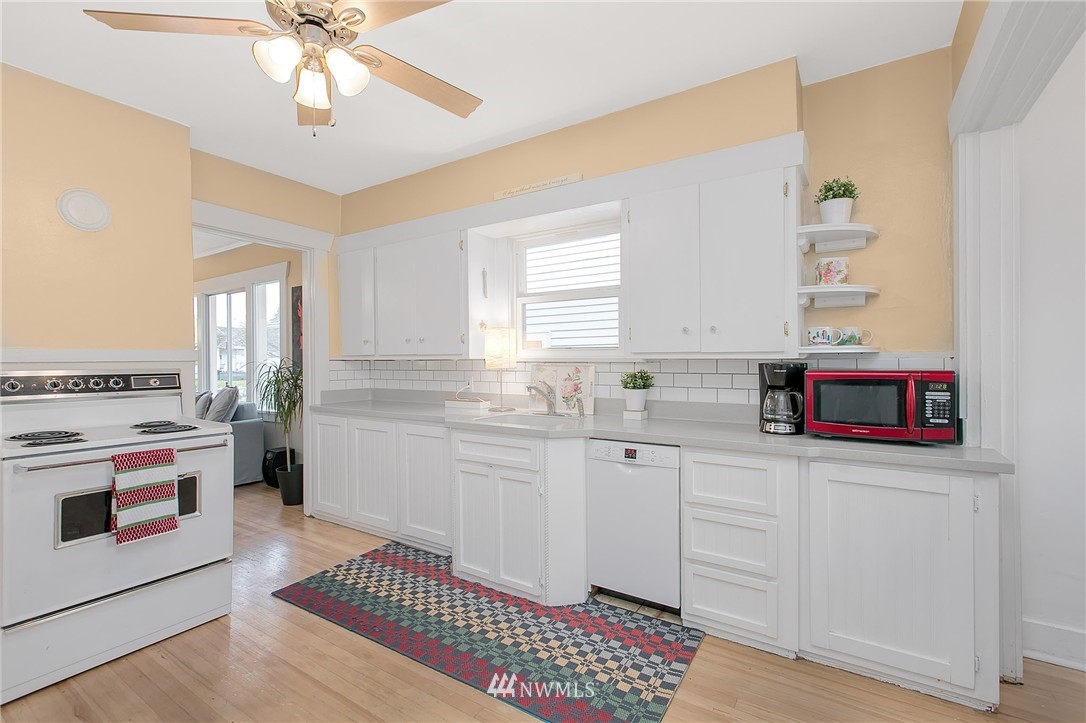 3610 Rockefeller Avenue Everett, WA 98201 - Photo 7 of 22
