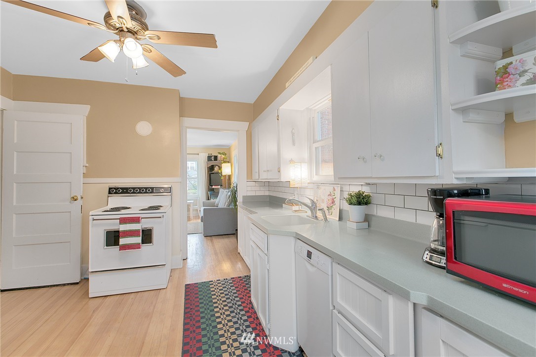 3610 Rockefeller Avenue Everett, WA 98201 - Photo 10 of 22