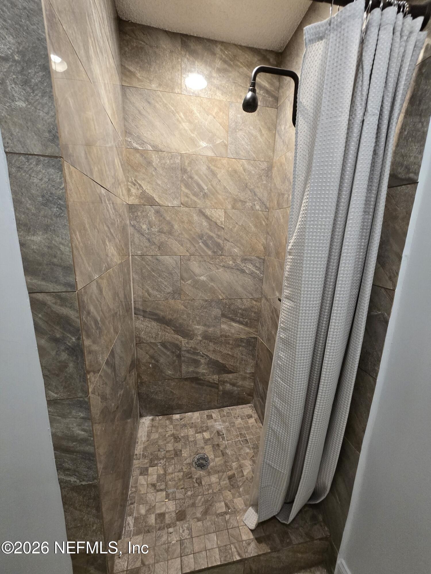 4915 Baymeadows Road, Unit 7G Jacksonville, FL 32217 - Photo 19 of 21 Master Bath2