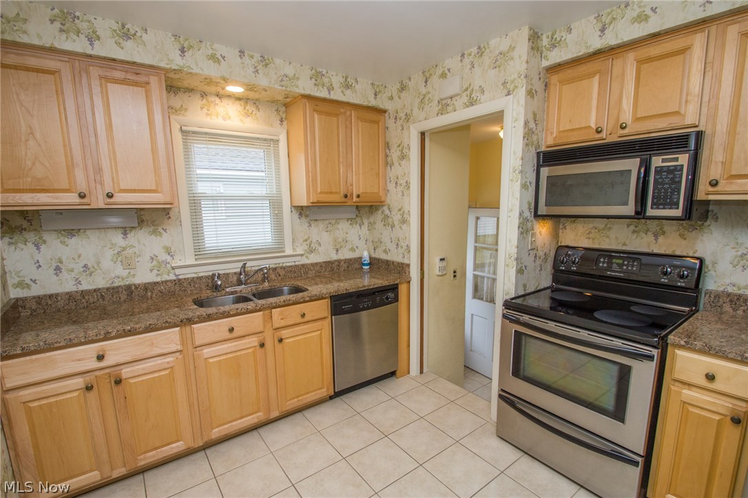 1650 Chelmsford Road Cleveland, OH 44124 - Photo 6 of 33 Gallery Image 6