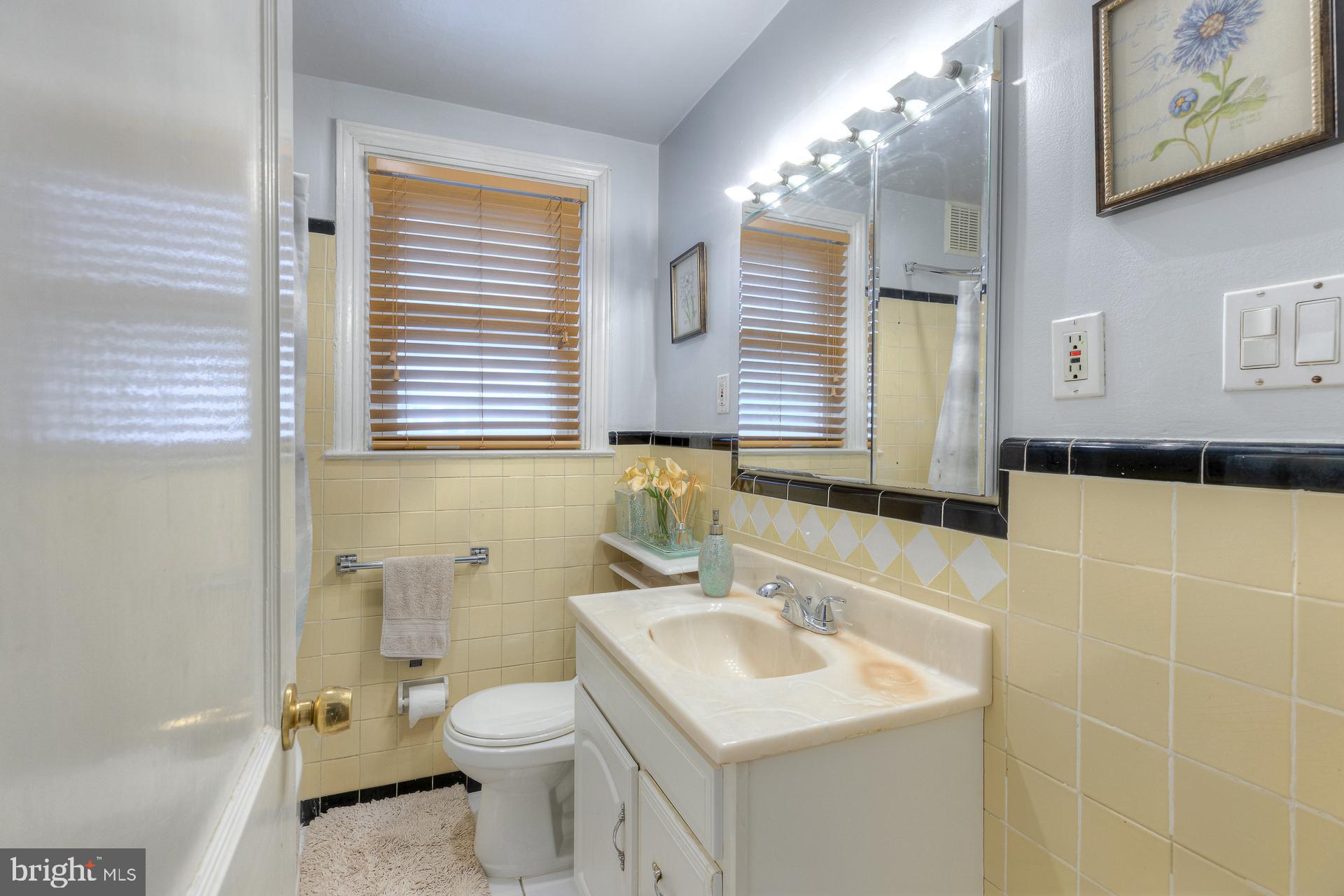 109 Rockglen Road Wynnewood, PA 19096 - Photo 18 of 20 Full Bathroom