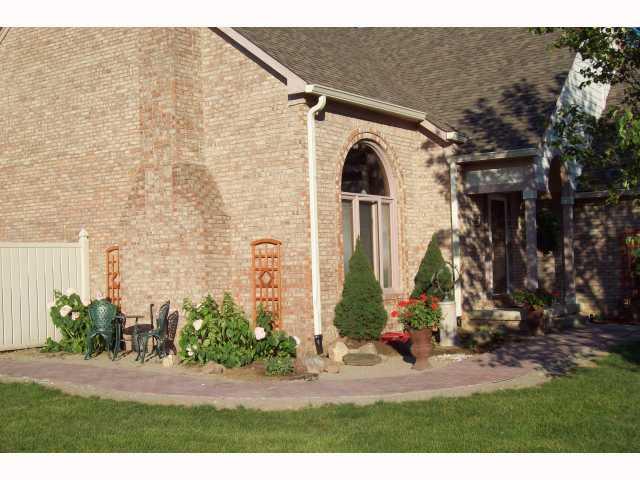 6054 Buck Trail Road Indianapolis, IN 46237 - Photo 2 of 8 Gallery Image 2