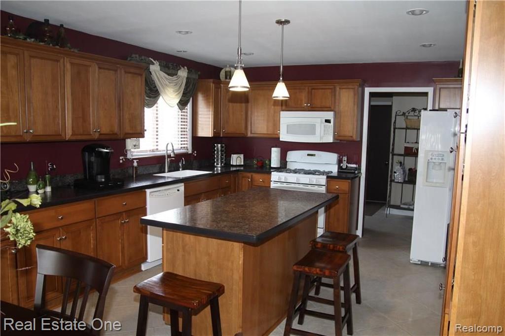 35301 Riebel Clinton Township, MI 48035 - Photo 3 of 24 Gallery Image 3