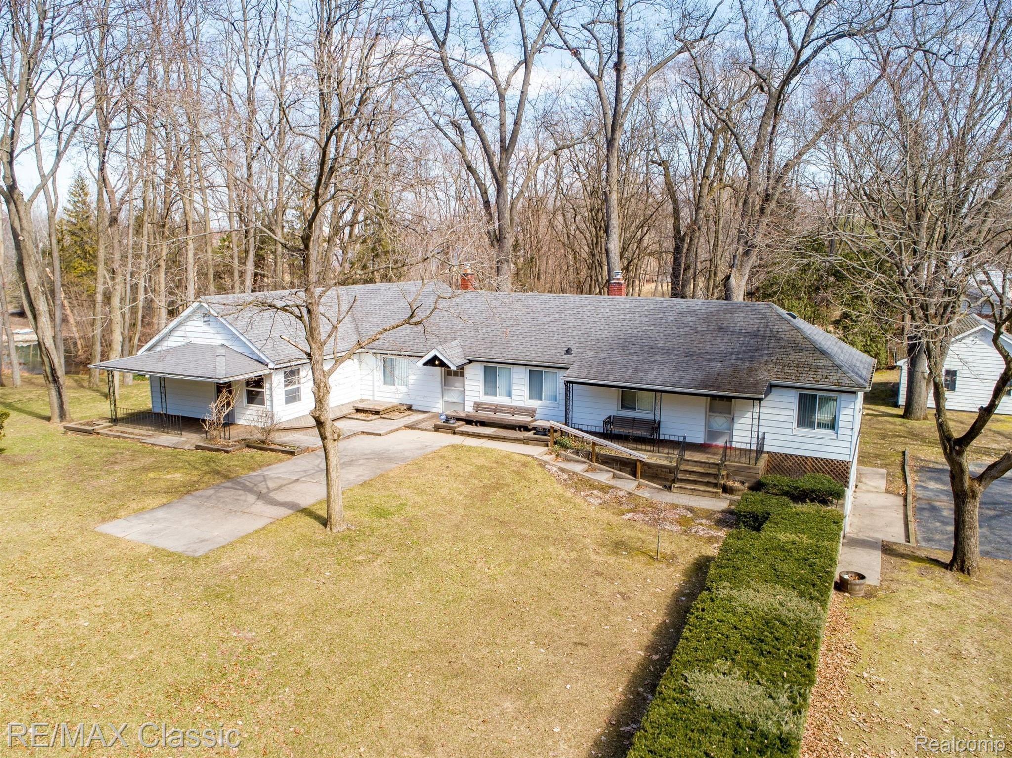 3980 Benstein Road Commerce Township, MI 48382 - Photo 44 of 68 Ranch with 2 apartments.