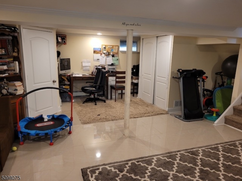 112 Sand Road Fairfield, NJ 07004 - Photo 15 of 19