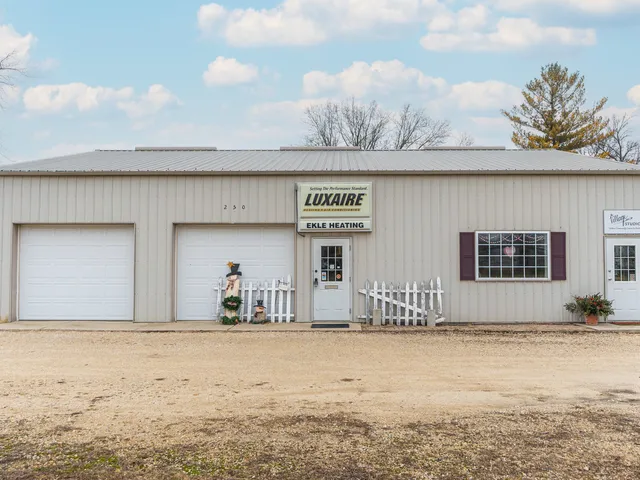 a view of a livingroom with furniture