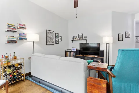 $465,000 | 4336 North Kenmore Avenue, Unit 2S, Chicago, IL 60613