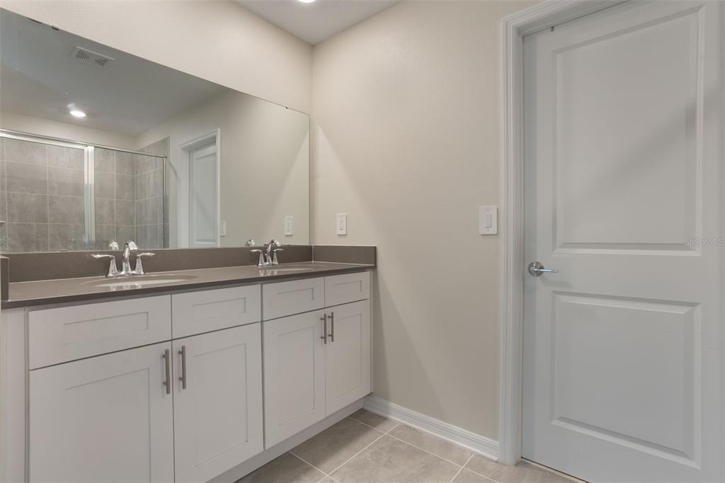2932 Muller Oak Loop Ocoee, FL 34761 - Photo 25 of 32 a bathroom with a sink and a mirror