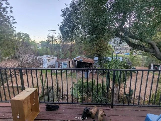 a view of an outdoor space and tv