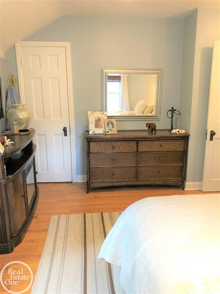 1545 Roslyn Road Grosse Pointe, MI 48236 - Photo 21 of 51 31357981-21.JPG