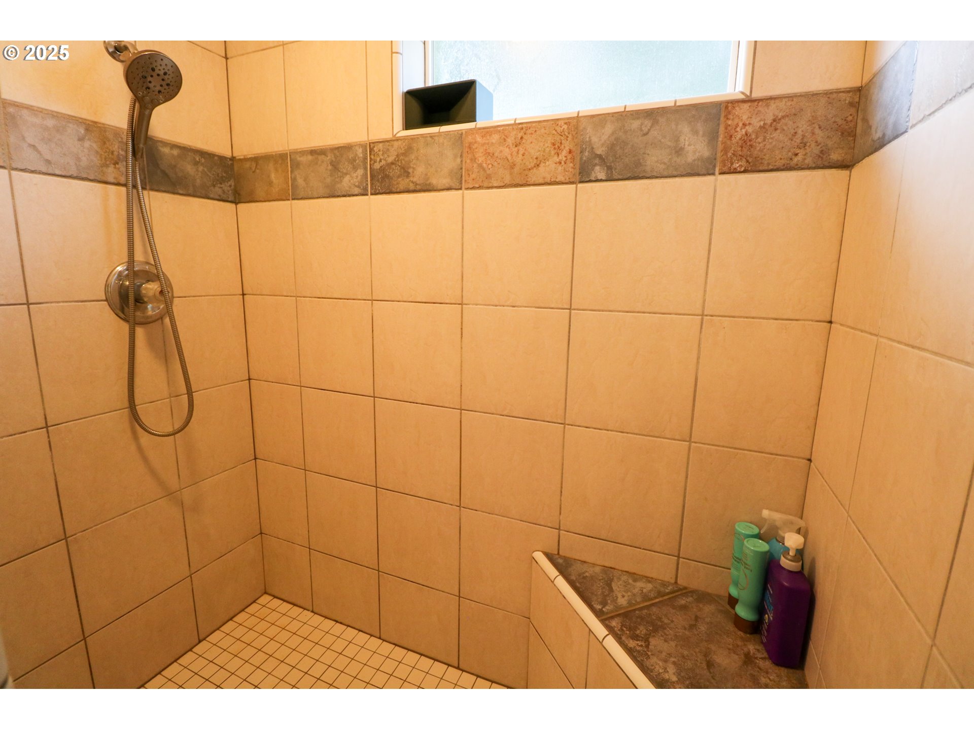 94088 Kirkendall Lane North Bend, OR 97459 - Photo 27 of 46 a bathroom with a shower