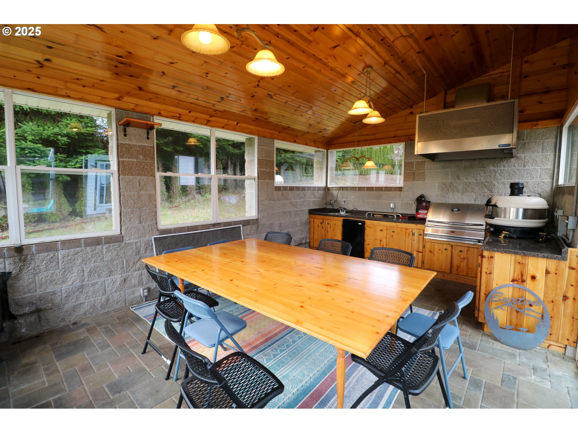 94088 Kirkendall Lane North Bend, OR 97459 - Photo 42 of 46 a swimming pool with a table and chairs