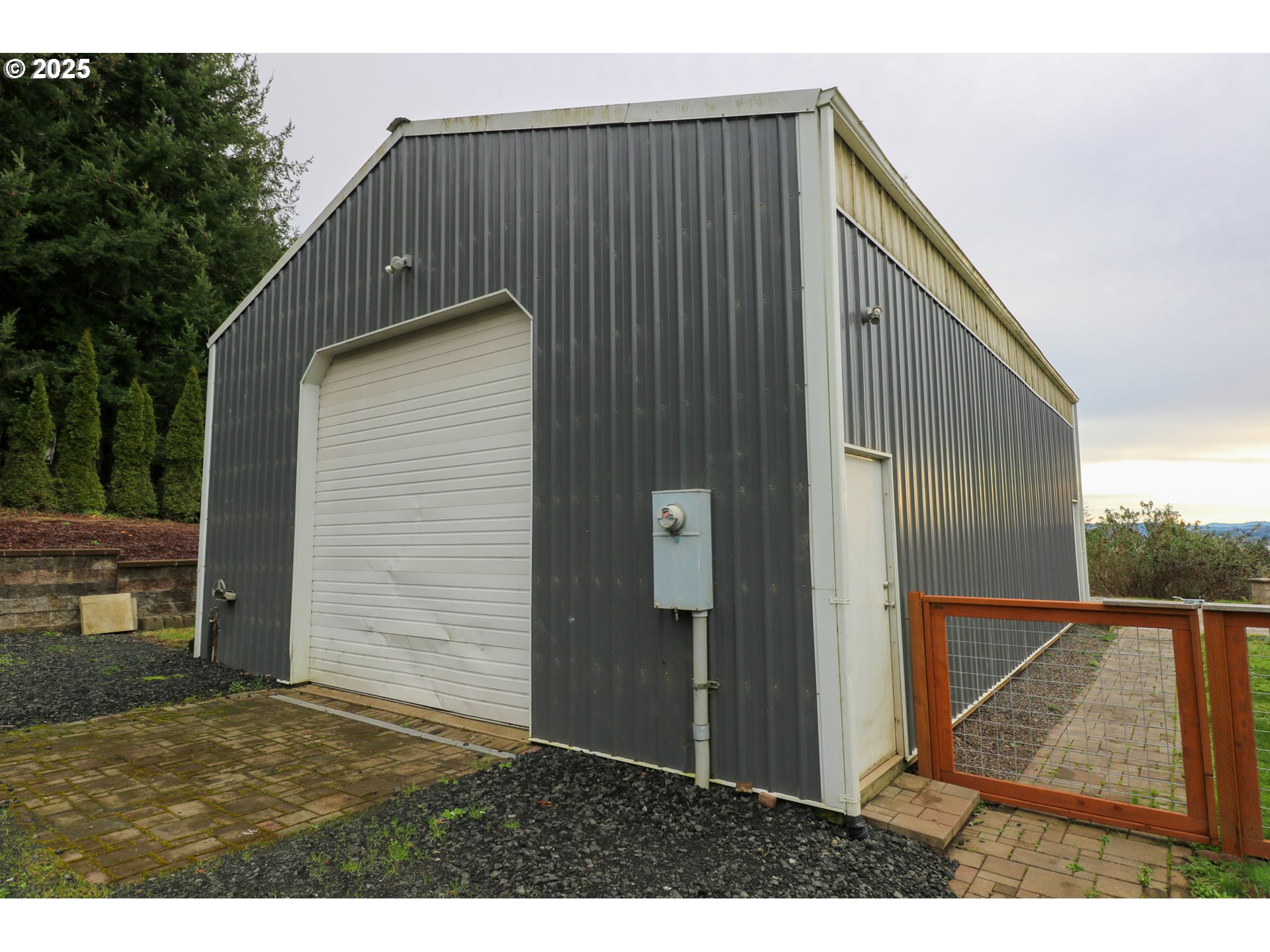 94088 Kirkendall Lane North Bend, OR 97459 - Photo 45 of 46 a backyard of a house