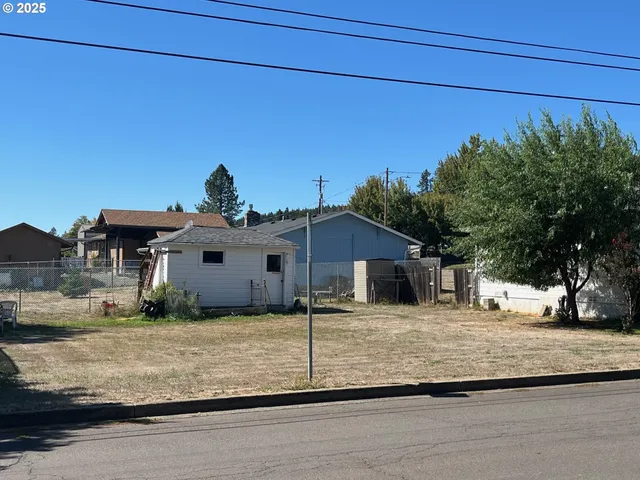 $240,000 | 776 East 4th Avenue, Sutherlin, OR 97479