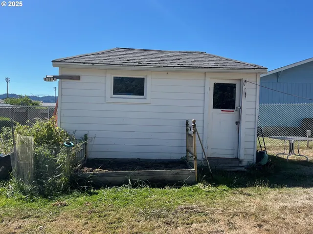 $240,000 | 776 East 4th Avenue, Sutherlin, OR 97479
