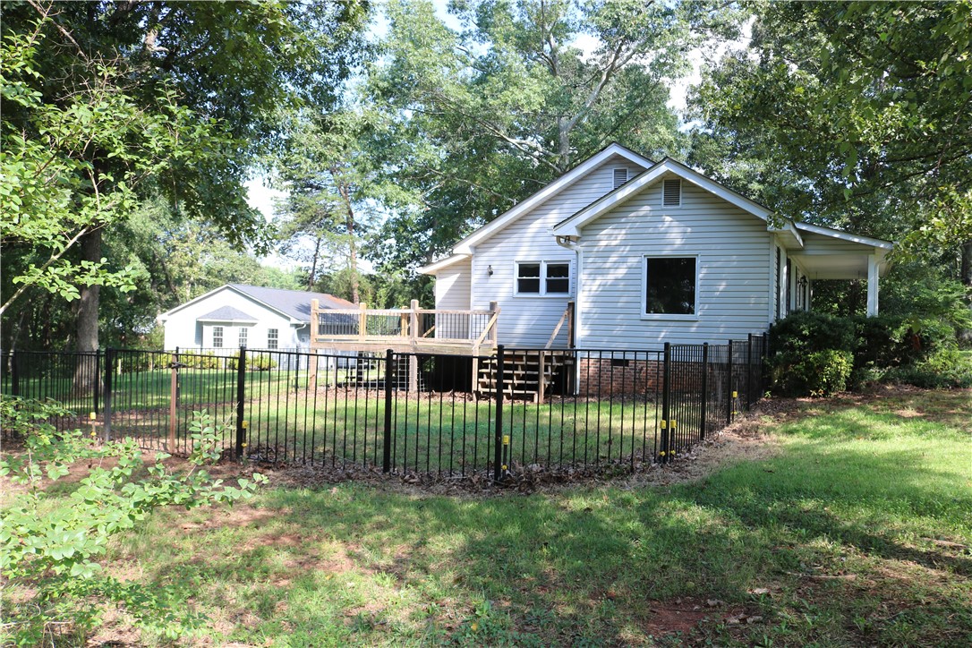 1215 Crestview Road, Unit ANDERSON Anderson, SC 29621 - Photo 4 of 31