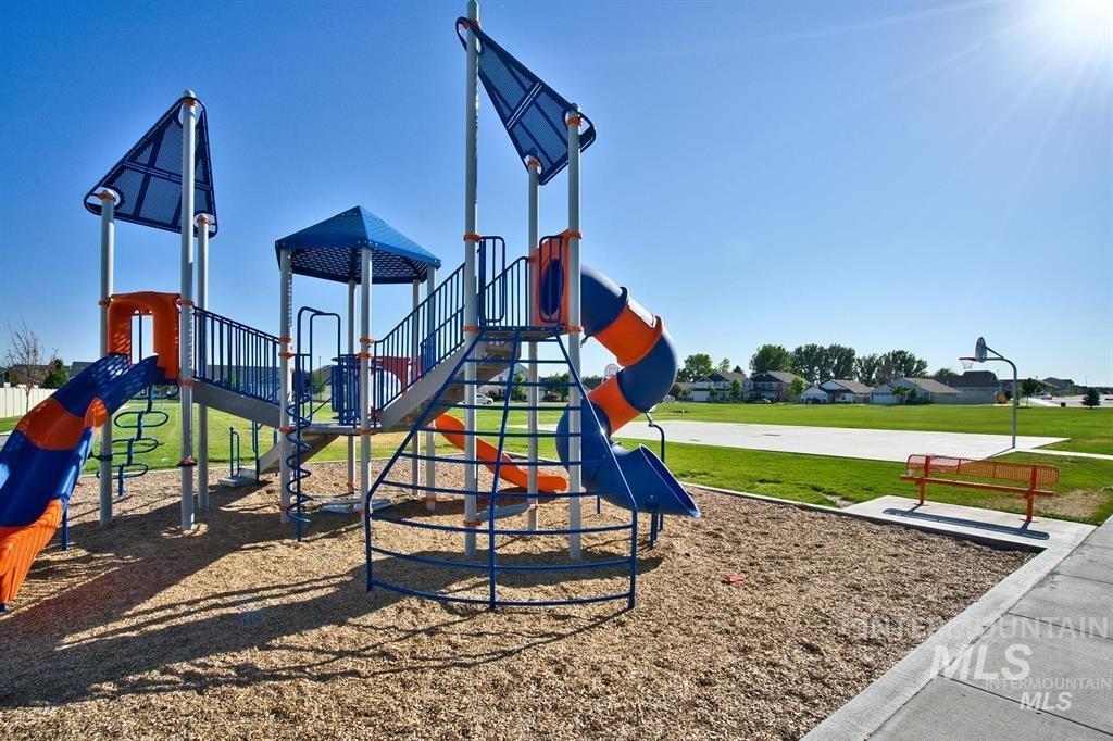 12656 Brun Street Caldwell, ID 83607 - Photo 37 of 39 Communal playground featuring a yard