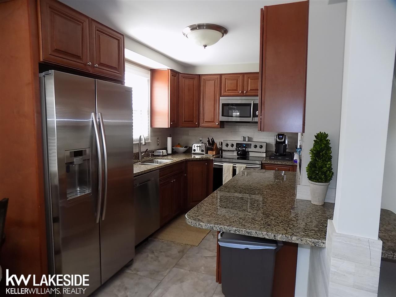 1896 Columbia Road Berkley, MI 48072 - Photo 7 of 31 31348895-6.JPG