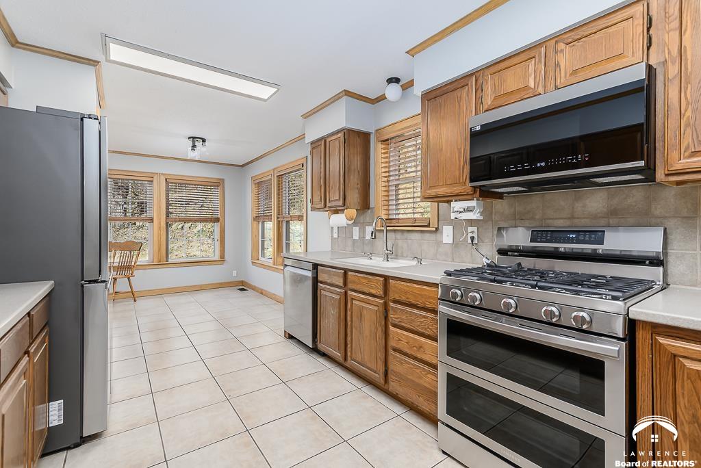 11750 46th Street Perry, KS 66073 - Photo 10 of 41