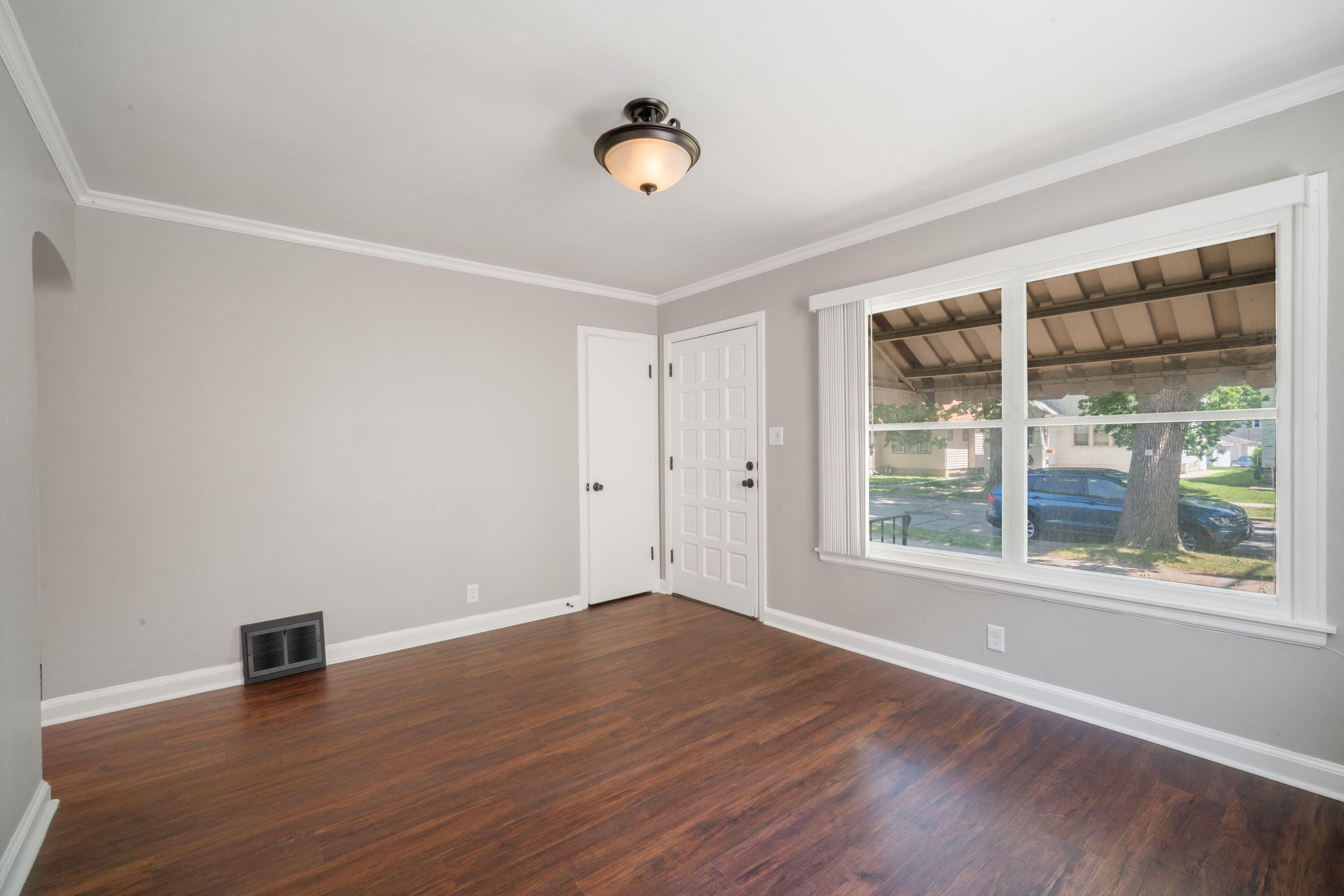 3731 North 39th Street Milwaukee, WI 53216 - Photo 3 of 19 Come On In!