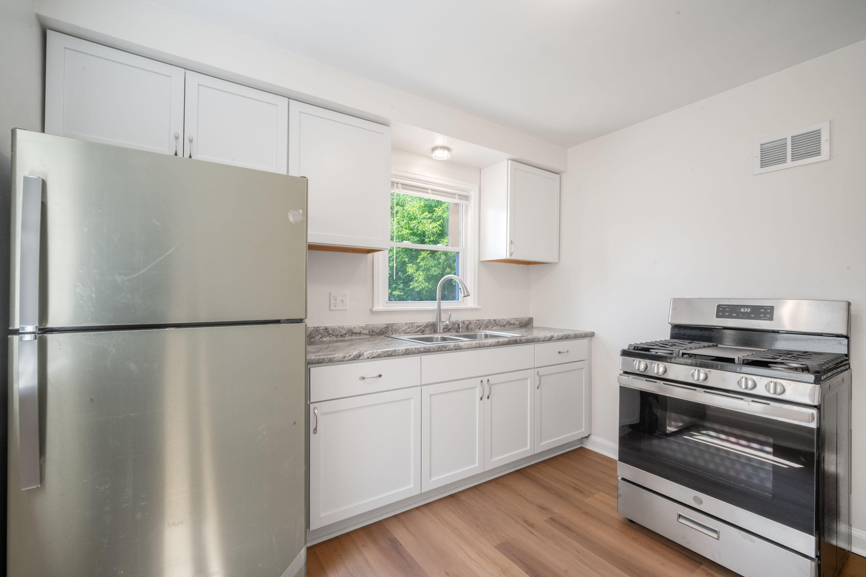 3731 North 39th Street Milwaukee, WI 53216 - Photo 5 of 19 Brand New Appliances!