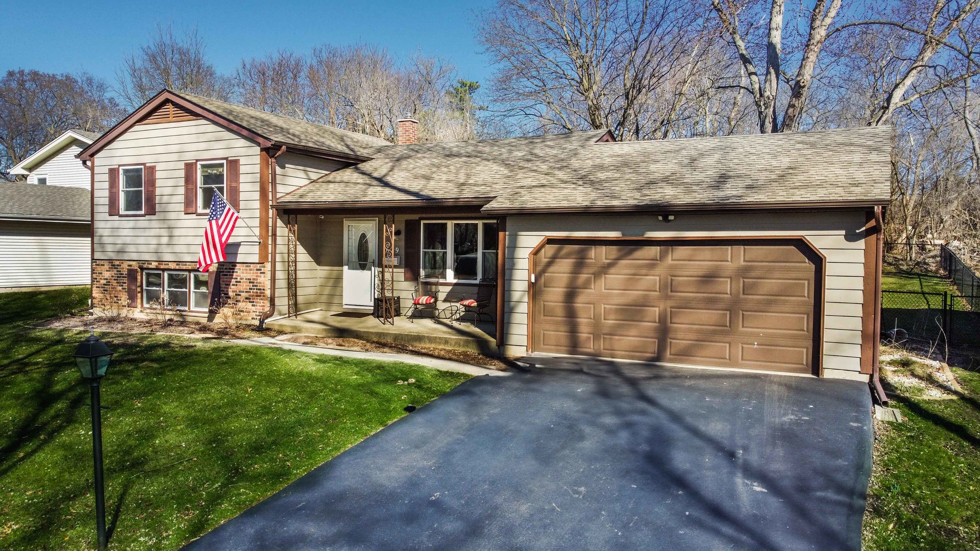 619 Scott Street Algonquin, IL 60102 - Photo 2 of 48 a front view of a house with garden
