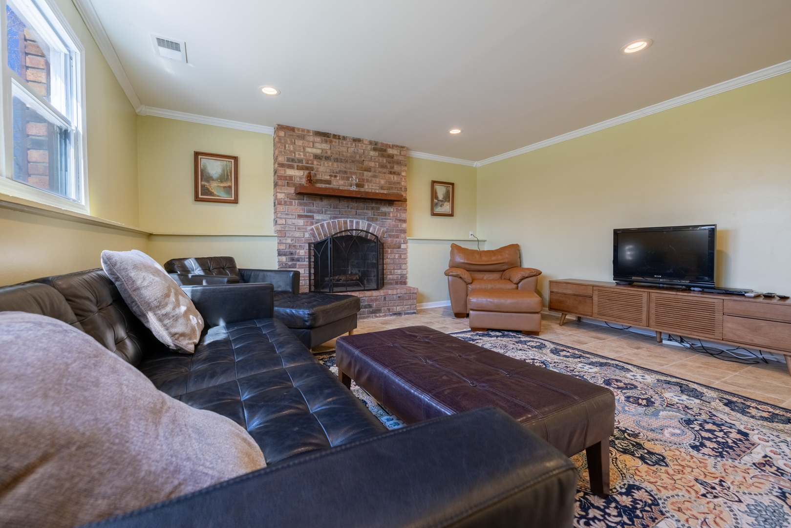 619 Scott Street Algonquin, IL 60102 - Photo 32 of 48 a living room with furniture and a fireplace