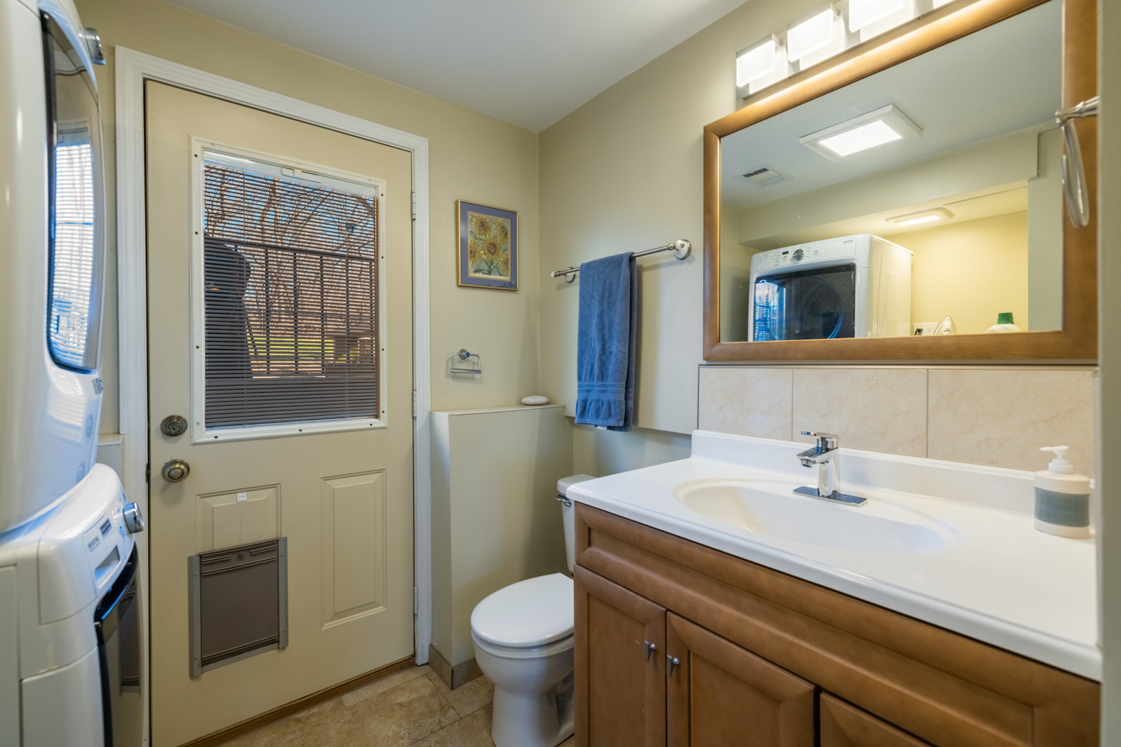 619 Scott Street Algonquin, IL 60102 - Photo 34 of 48 a bathroom with a sink toilet and shower