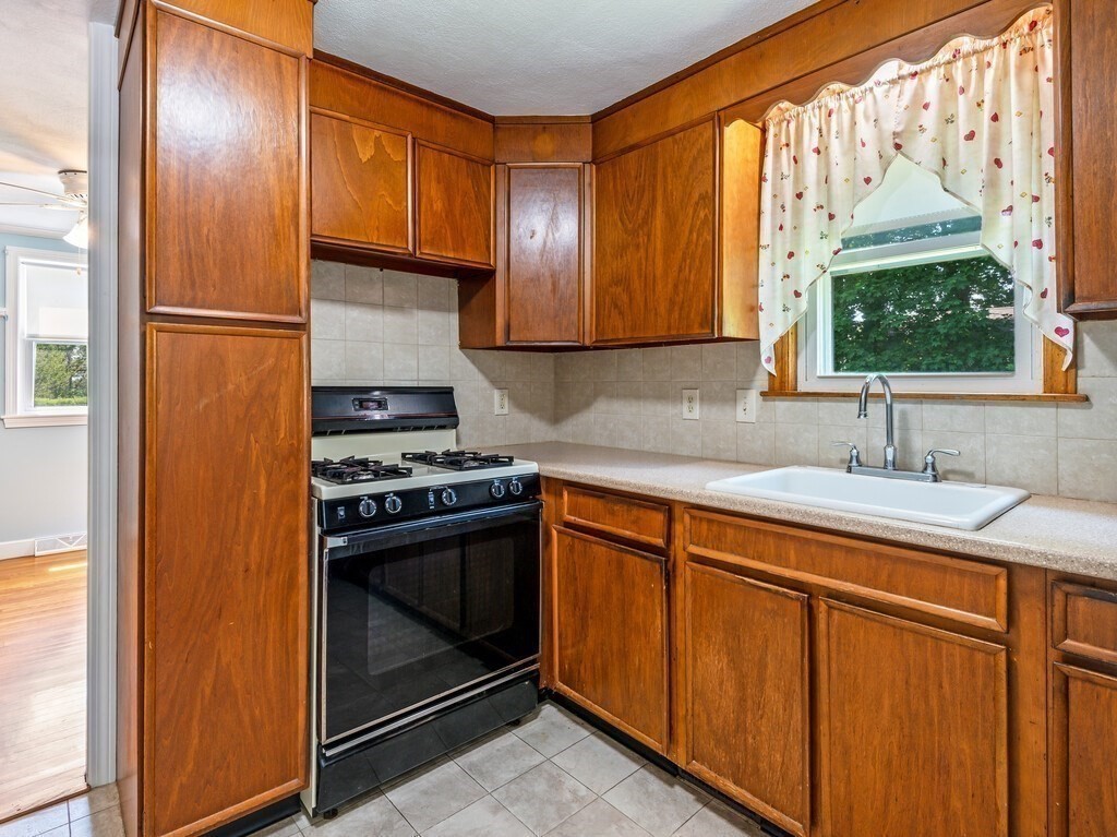 73 Birch Road Framingham, MA 01701 - Photo 8 of 33