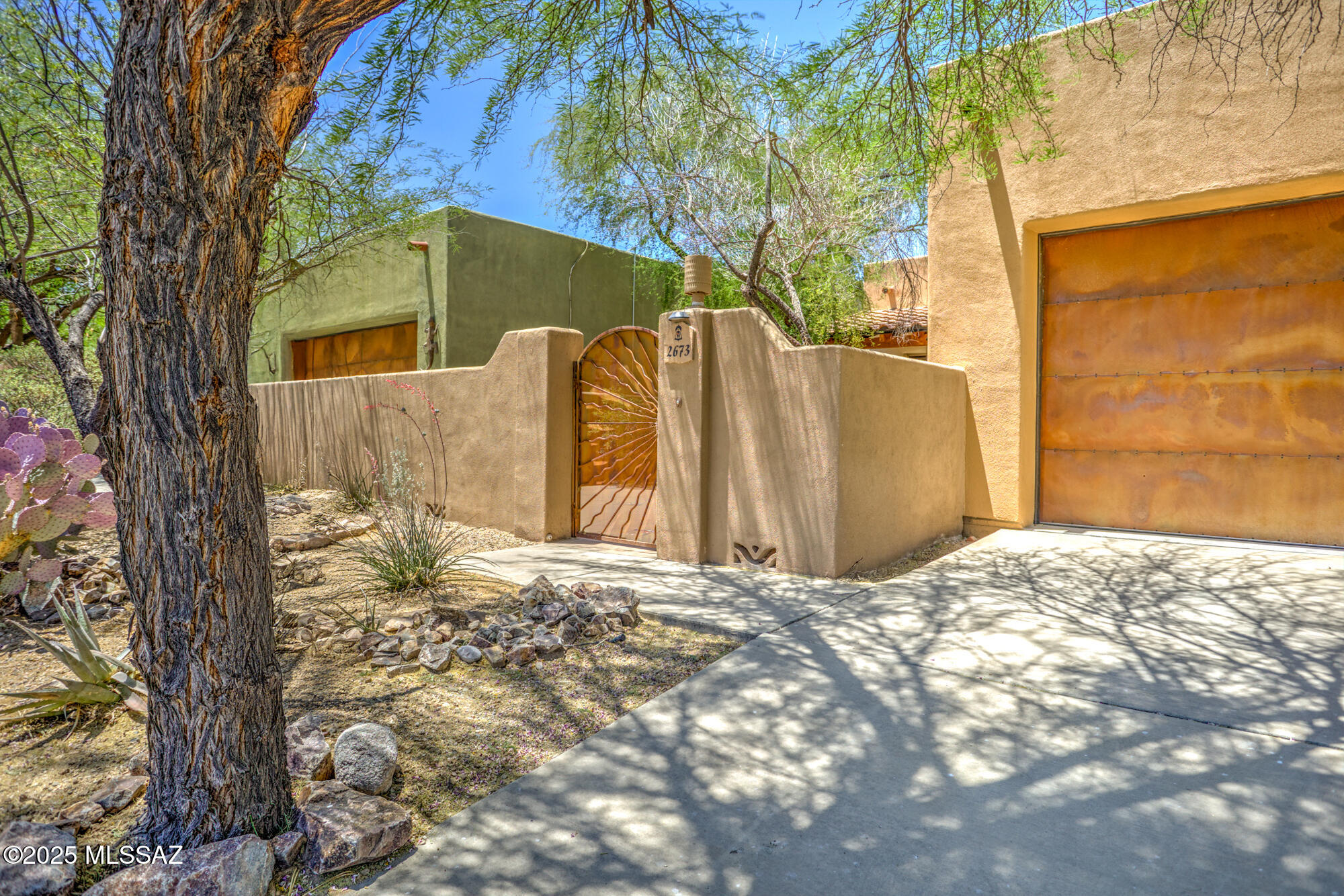 2673 North Sahuara Place Tucson, AZ 85712 - Photo 3 of 46