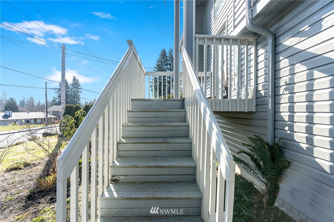 7620 Upper Ridge Road Everett, WA 98203 - Photo 2 of 23