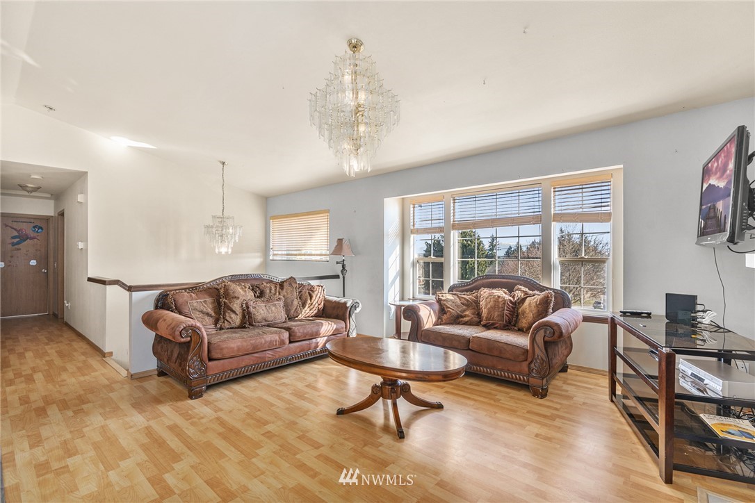 7620 Upper Ridge Road Everett, WA 98203 - Photo 4 of 23
