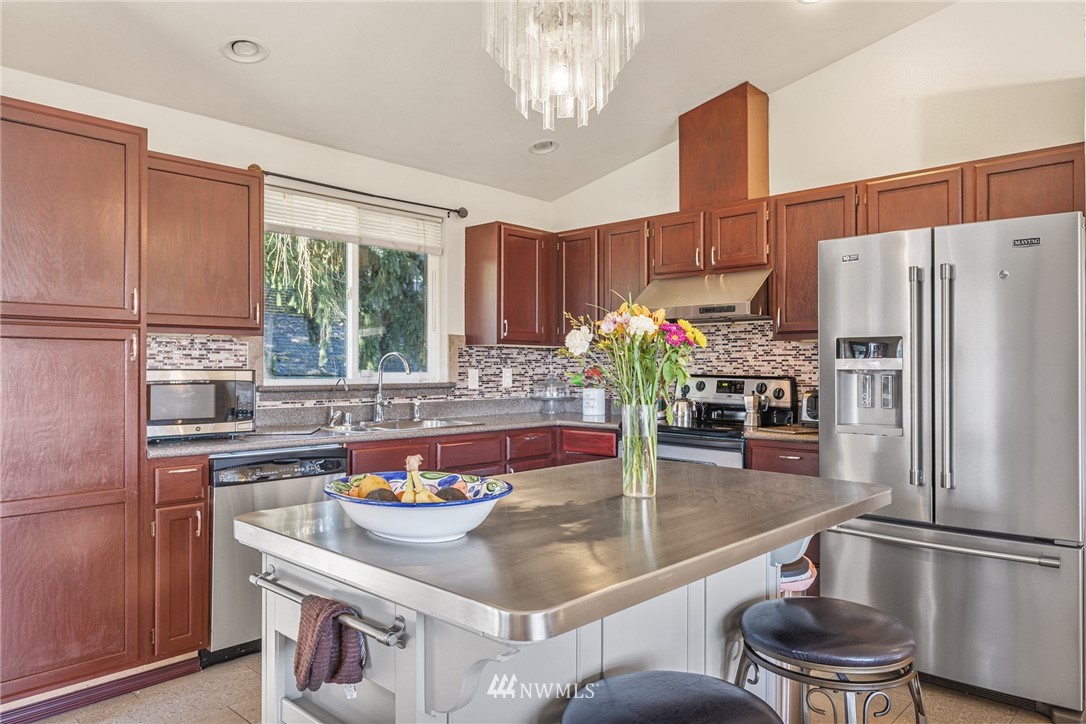 7620 Upper Ridge Road Everett, WA 98203 - Photo 6 of 23