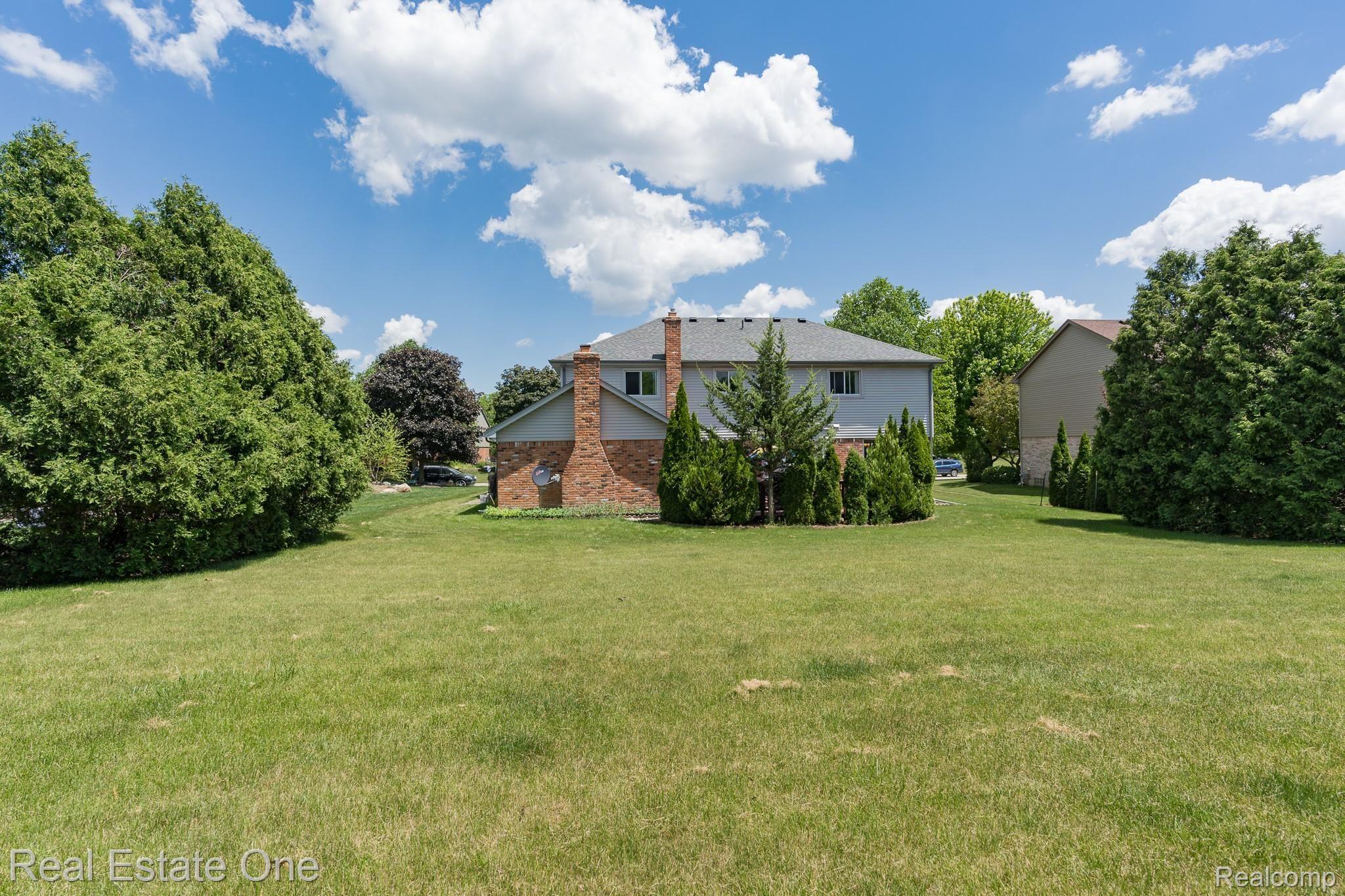 1401 Lomas Verdes Rochester, MI 48306 - Photo 42 of 42 ROOM TO PLAY - Lomas Verdes MLS-W044.jpg