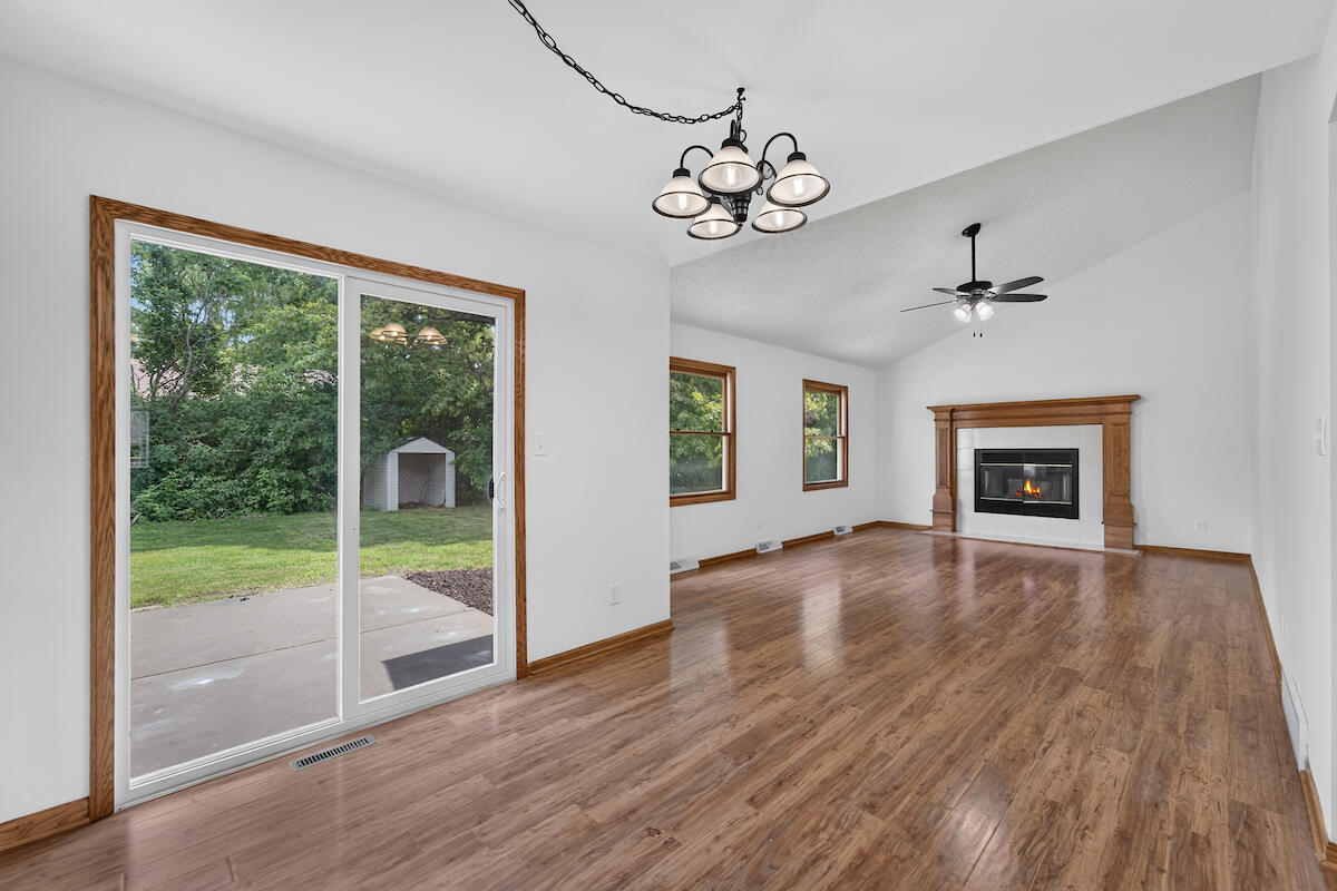 5417 Sandhill Road Caledonia, WI 53402 - Photo 4 of 29 Family Room