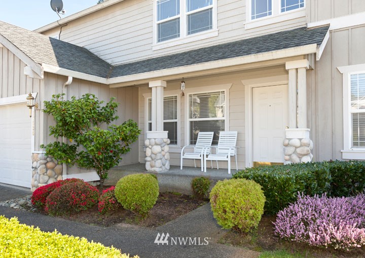 17535 Southeast 186th Way Renton, WA 98058 - Photo 2 of 15 Gallery Image 2