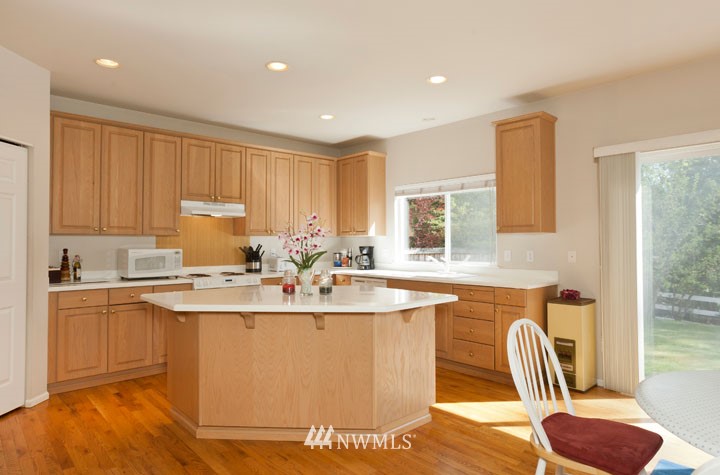 17535 Southeast 186th Way Renton, WA 98058 - Photo 6 of 15 Gallery Image 6