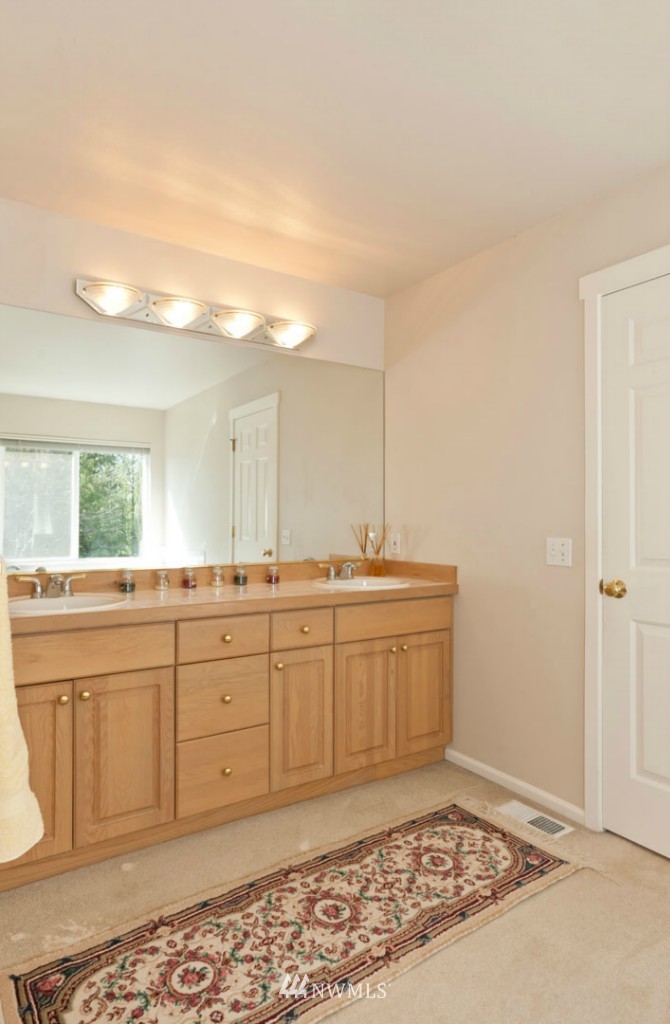17535 Southeast 186th Way Renton, WA 98058 - Photo 8 of 15 Gallery Image 8