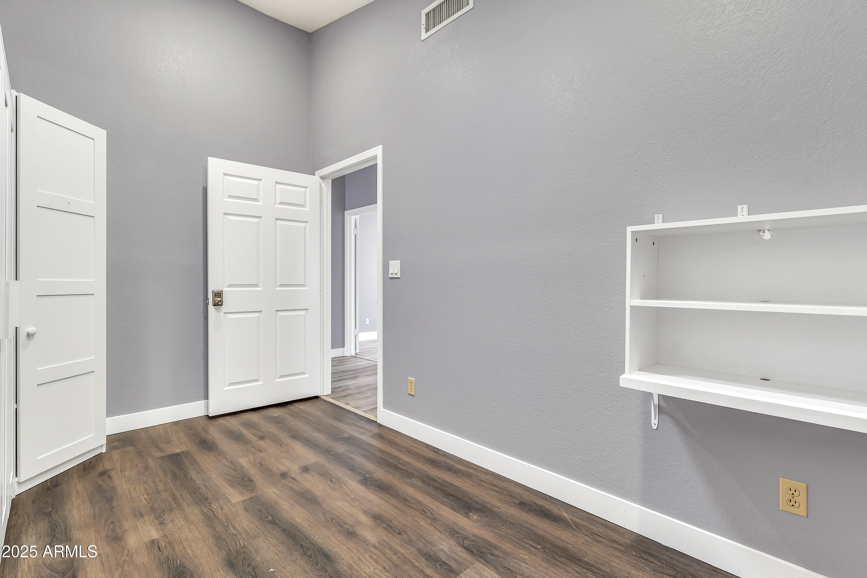 205 East Stacey Lane Tempe, AZ 85284 - Photo 30 of 63 a view of an empty room with closet