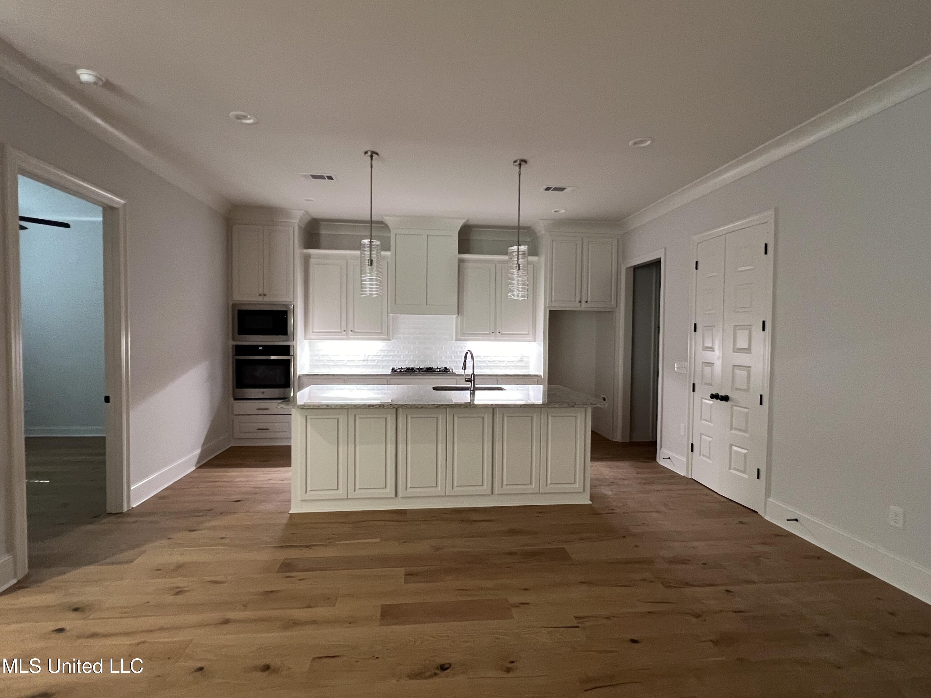 1911 Freedom Ring Drive Brandon, MS 39047 - Photo 3 of 8 IMG_5853