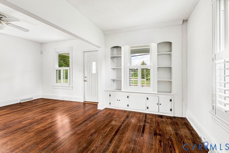 12 Beulah Road Sandston, VA 23150 - Photo 14 of 35 View of Entry area from Front door. Plantation Shu