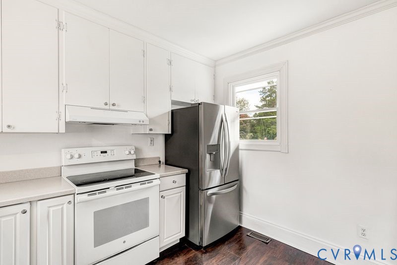 12 Beulah Road Sandston, VA 23150 - Photo 19 of 35 GE smooth top cooking and oven.