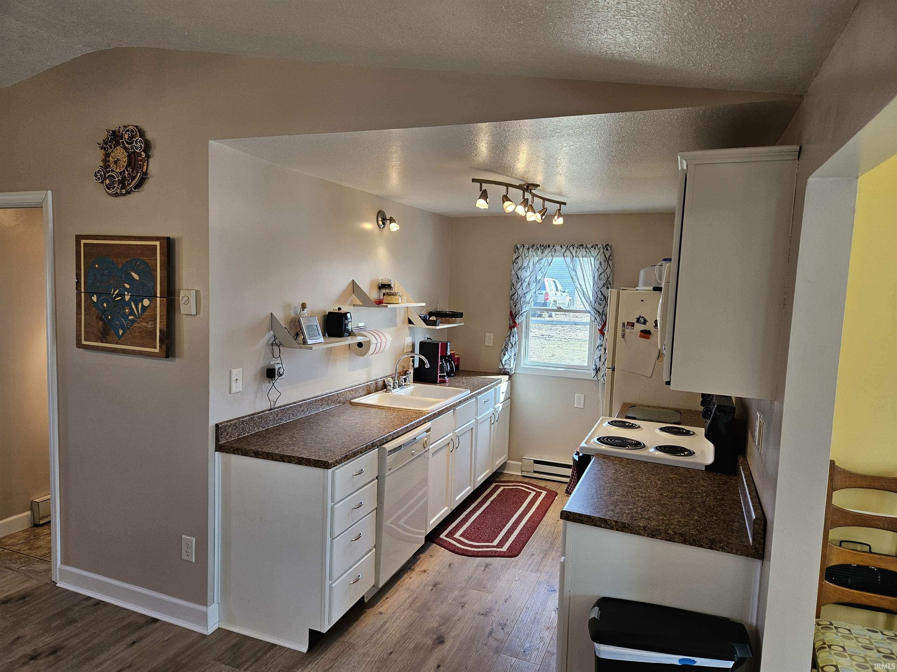 8229 Carroll Road Churubusco, IN 46723 - Photo 9 of 28 Gallery Image 9