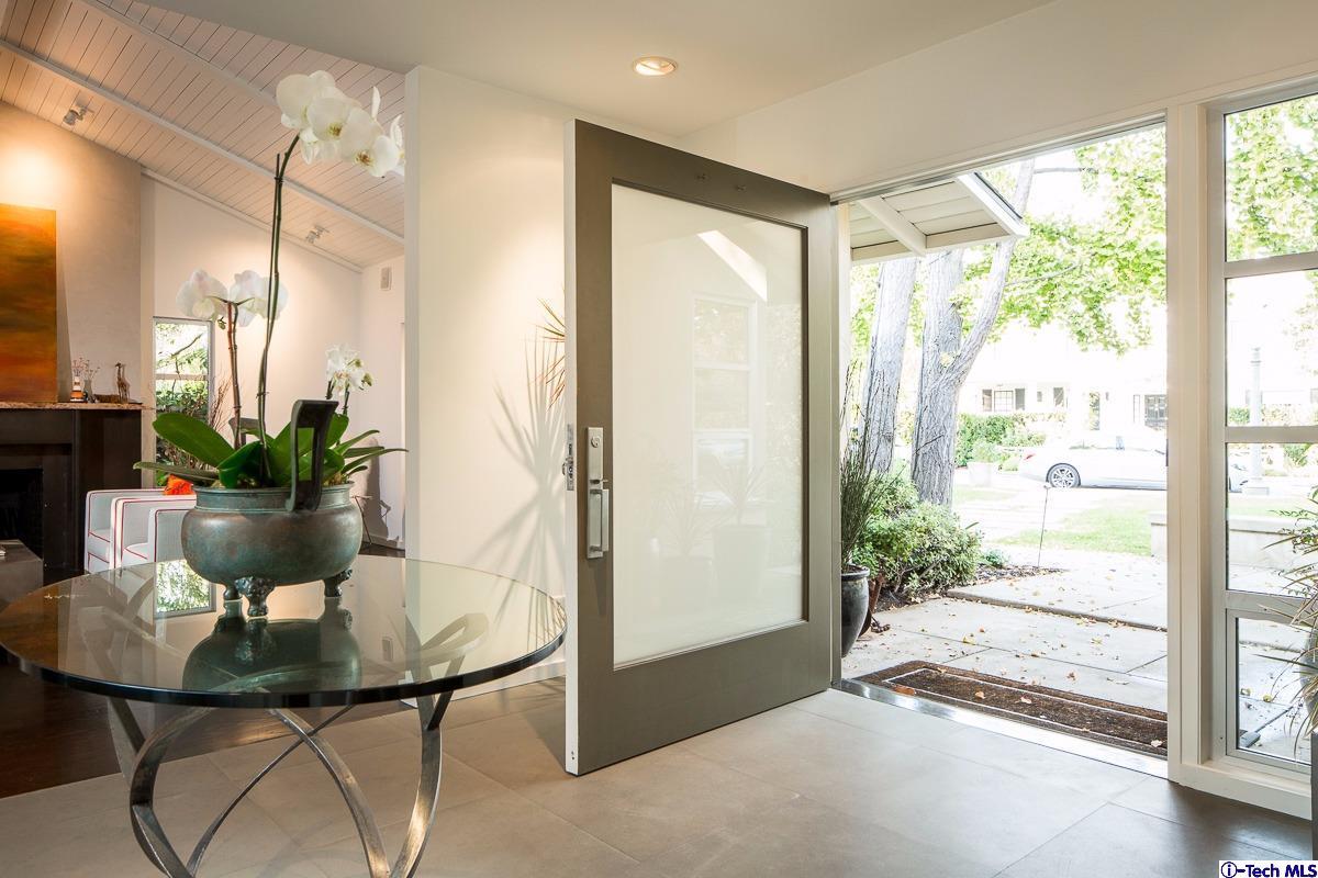 900 Hillcrest Place Pasadena, CA 91106 - Photo 2 of 40 a view of a livingroom with furniture and a potted plant