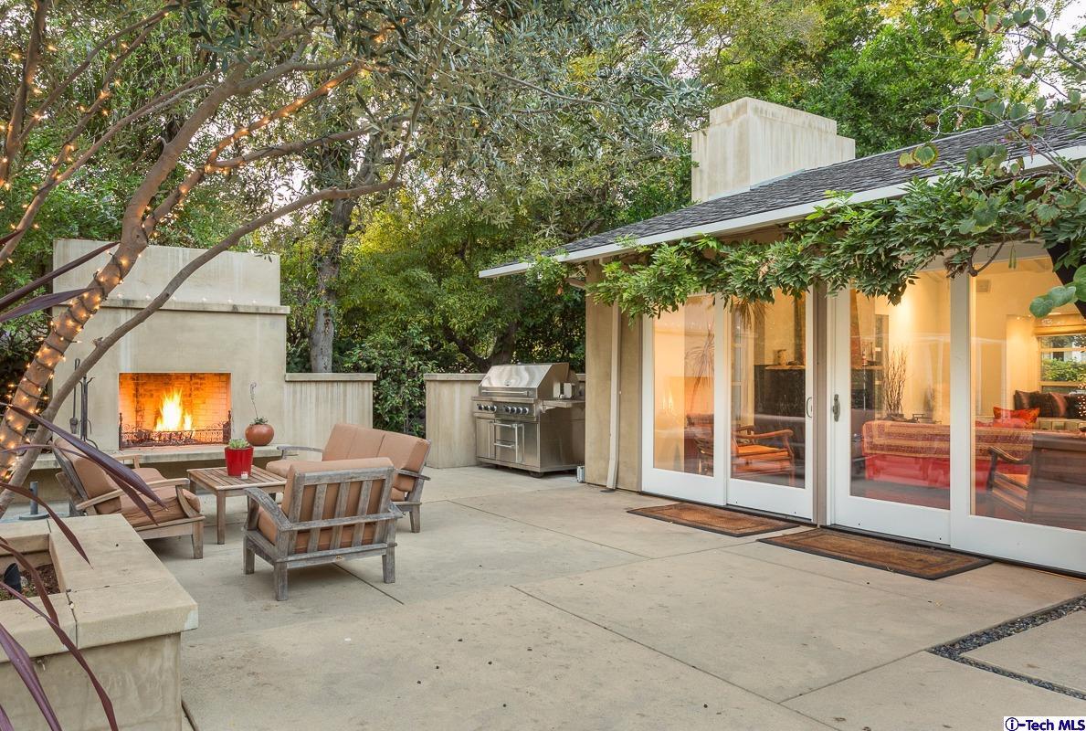 900 Hillcrest Place Pasadena, CA 91106 - Photo 28 of 40 a view of a chairs and table in a room