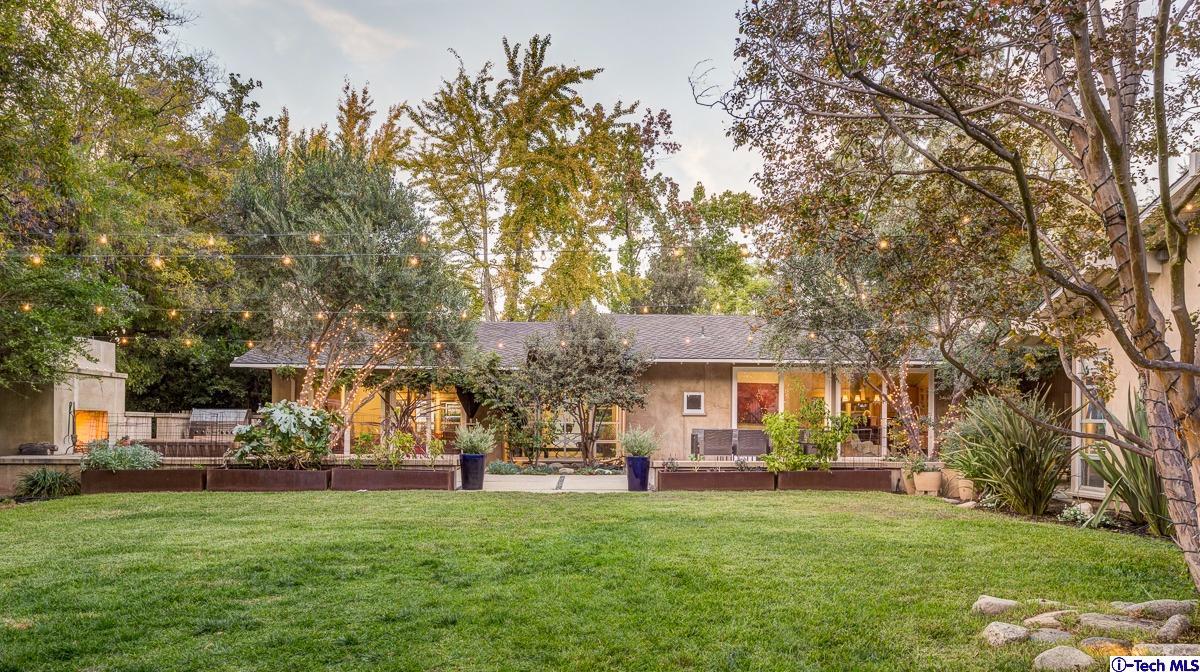 900 Hillcrest Place Pasadena, CA 91106 - Photo 30 of 40 a view of house with a backyard