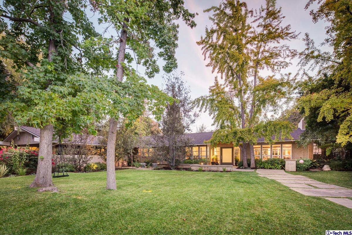 900 Hillcrest Place Pasadena, CA 91106 - Photo 37 of 40 a view of a house with a yard