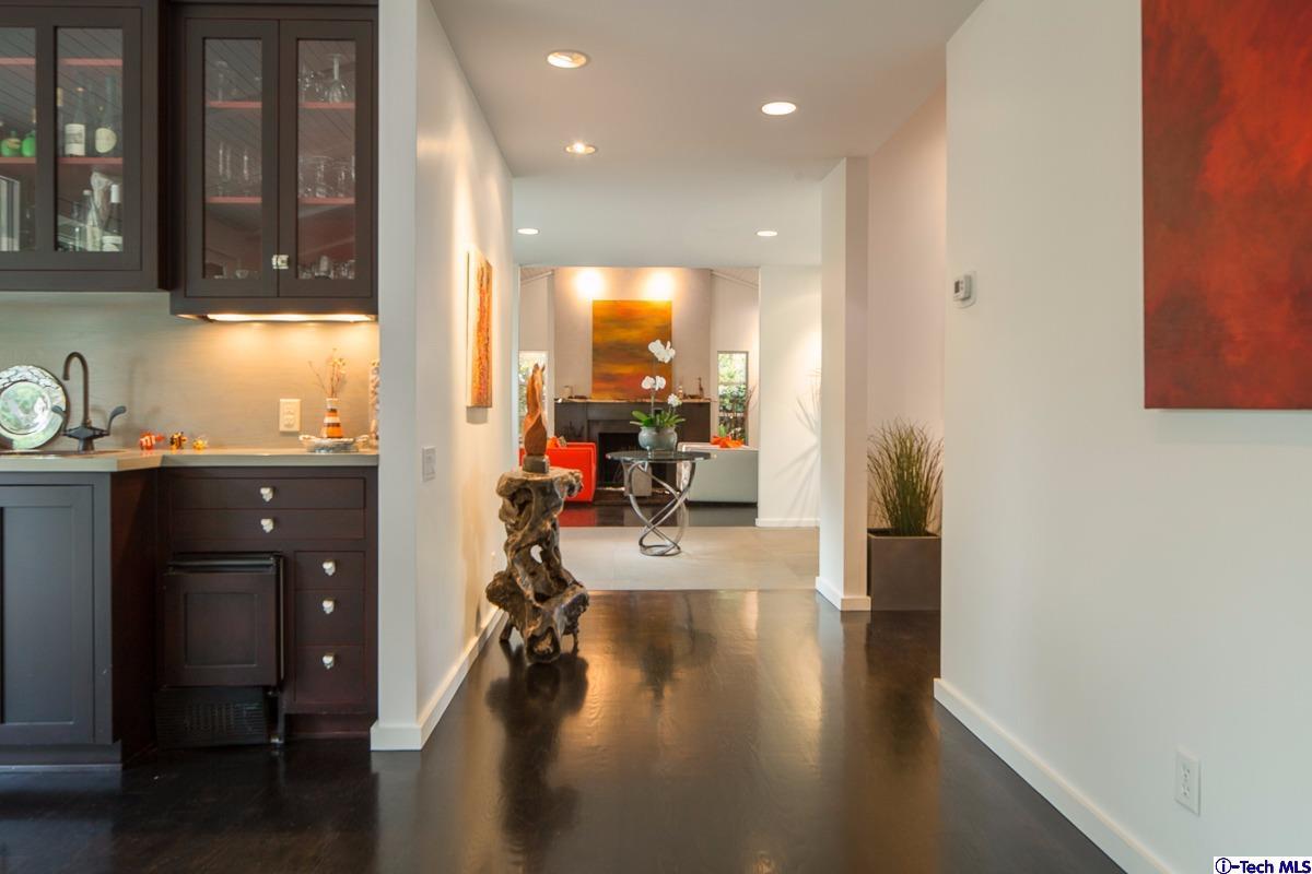 900 Hillcrest Place Pasadena, CA 91106 - Photo 6 of 40 a view of a room with gym equipment