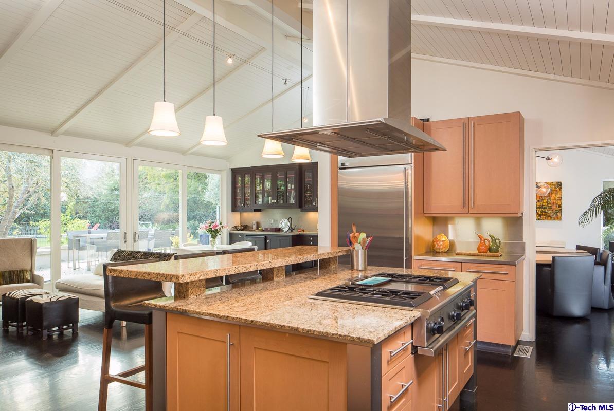 900 Hillcrest Place Pasadena, CA 91106 - Photo 10 of 40 a kitchen with a stove and a refrigerator